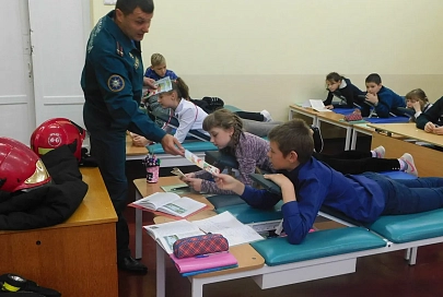 Начальник ПАСЧ-6 экзаменовал учащихся школы-интерната из Костюковки